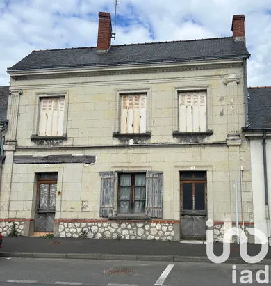 House at Vivy (49680)