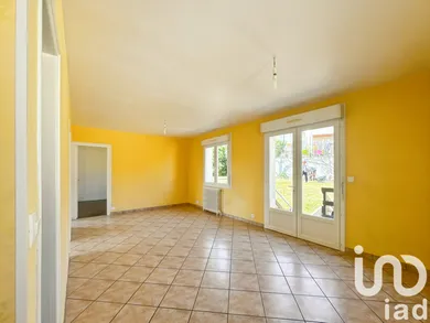 House at Laval (53000)