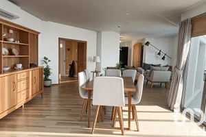 House at Sallebœuf (33370)