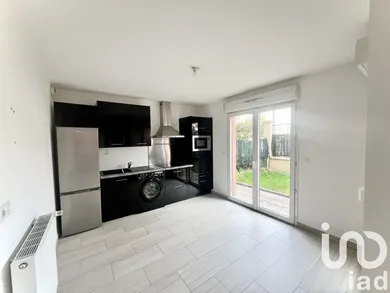 Apartment at Noisy-le-Grand (93160)