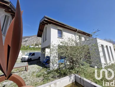 Building in Saint-Julien-Mont-Denis (73870)
