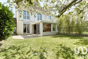 House at Montigny-le-Bretonneux (78180)