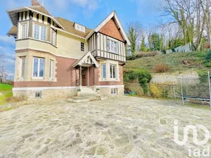 Architectural house at Creil (60100)