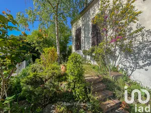 Traditional house at Limay (78520)