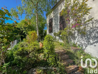 Traditional house at Limay (78520)