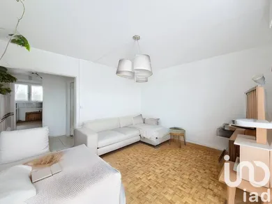 Apartment in Petit-Couronne (76650)
