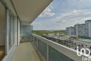 Apartment at Puteaux (92800)