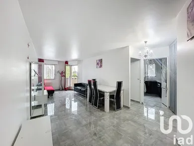 Apartment at Noisy-le-Grand (93160)