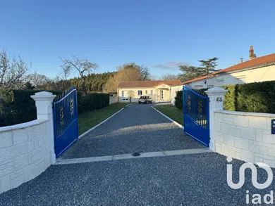 Maison traditionnelle à Sauzé-Vaussais (79190)