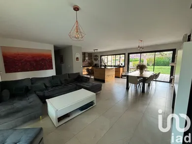 House in Arveyres (33500)