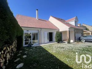 Maison traditionnelle à Mandres-les-Roses (94520)