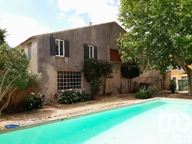 Mas à Saint-Gilles (30800)