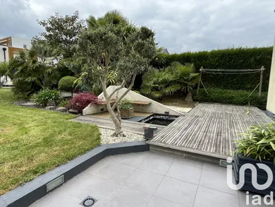 Architectural house at Chartres-de-Bretagne (35131)