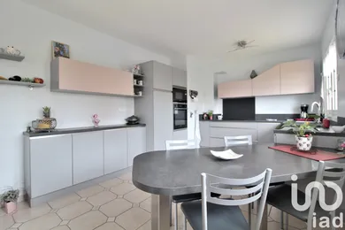 Maison traditionnelle à Sains-en-Amiénois (80680)