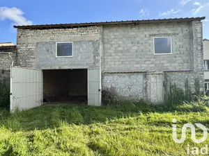Barn at Luxé (16230)