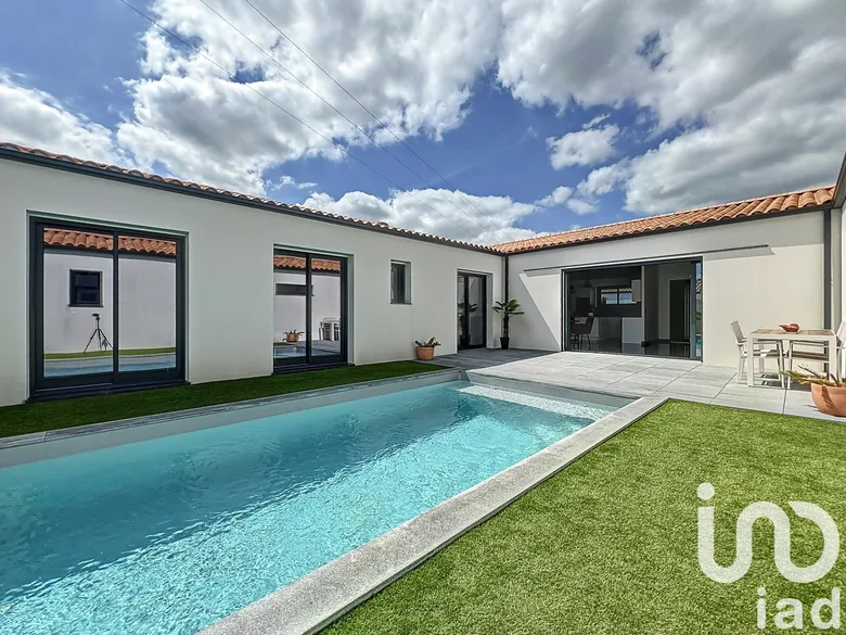 Maison 6 pièces 150 m² · à Saint-Sauveur-d'Aunis · 150 m² · 455 000 €