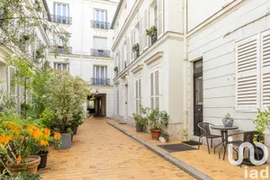 Apartment at Paris (75008)