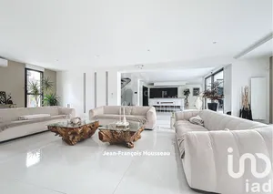 Architectural house at Roncq (59223)