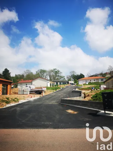 Terrain à bâtir à Commelle-Vernay (42120)