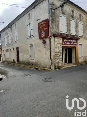 Immeuble à Matha (17160)