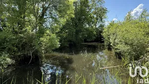 Building plot at Saint-Yzan-de-Soudiac (33920)