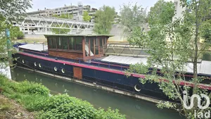 Barge at Levallois-Perret (92300)