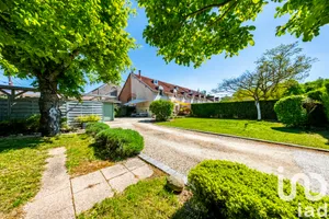 Traditional house at Binges (21270)