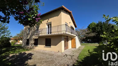 House at Saint-Beauzire (63360)