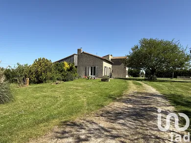 Maison à Saint-Hilaire-la-Palud (79210)