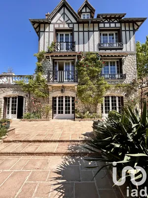 Mansion at Misy-sur-Yonne (77130)