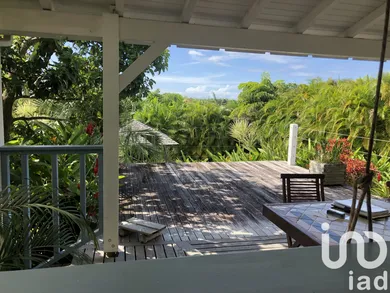 Architectural house in Sainte-Rose (97115)