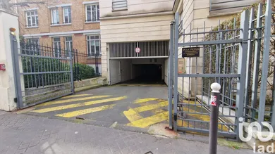 Parking in Paris (75012)