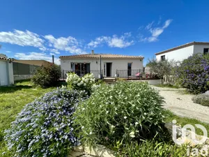 Traditional house at Langlade (30980)