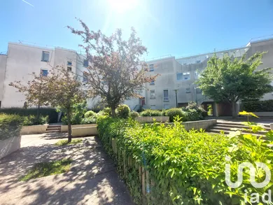 Apartment at Lognes (77185)