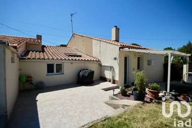 Traditional house at Sainte-Foy (85150)