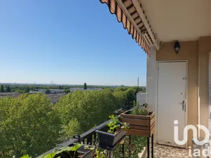 Apartment at Fresnes (94260)
