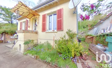 Traditional house at Saclas (91690)