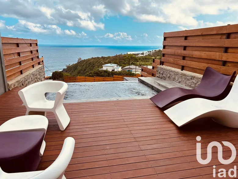 Maison 6 pièces 128 m² · à Petite Ile · 128 m² · 570 000 €