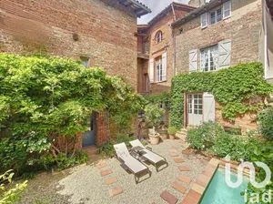 Mansion at Verdun-sur-Garonne (82600)