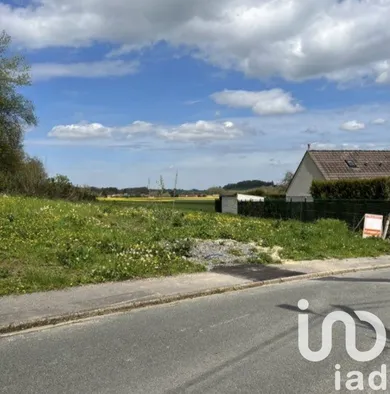 Building plot at chiry ourscamp (60138)