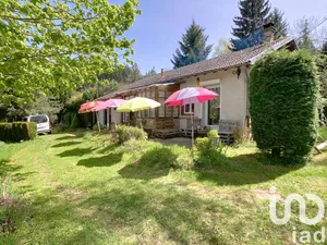 Maison de campagne à Saint-Amant-Roche-Savine (63890)