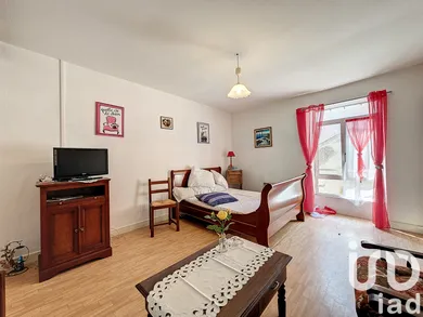 Building in Bourbon-l'Archambault (03160)