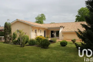 House at Sainte-Hélène (33480)