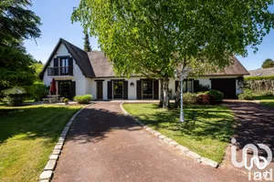 Mansion at Bornel (60540)