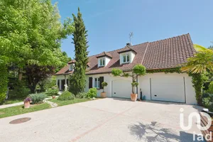 Traditional house at Gressy (77410)