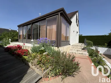 Detached house in Saint-Denis-les-Ponts (28200)