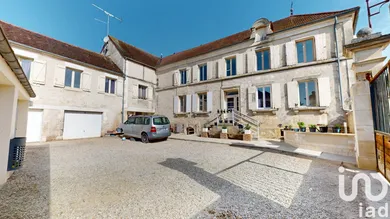 Building at Gy-l'Évêque (89580)