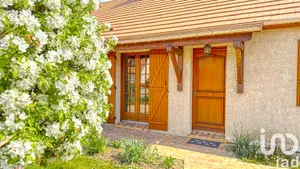 Maison traditionnelle à Nézel (78410)