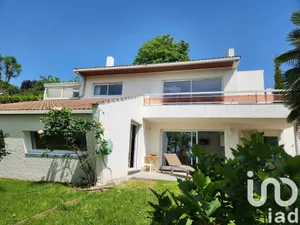 Architectural house at La Frette-sur-Seine (95530)
