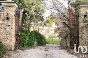 Maison d'architecte à Venasque (84210)